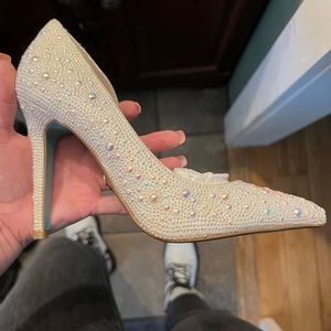 UNWORN Betsey Johnson Blue bridal stilettos sz 5.5 US